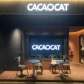 猫の爪あとが目印。北海道産プレミアムチョコとカフェ「CACAOCAT白金台(カカオキャット)」。推しはラバケーキ！