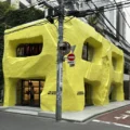 南青山に現れた黄色い建物はそれ自体がアート作品。フランスのブランド「イザベル マラン」の旗艦店と曽根裕